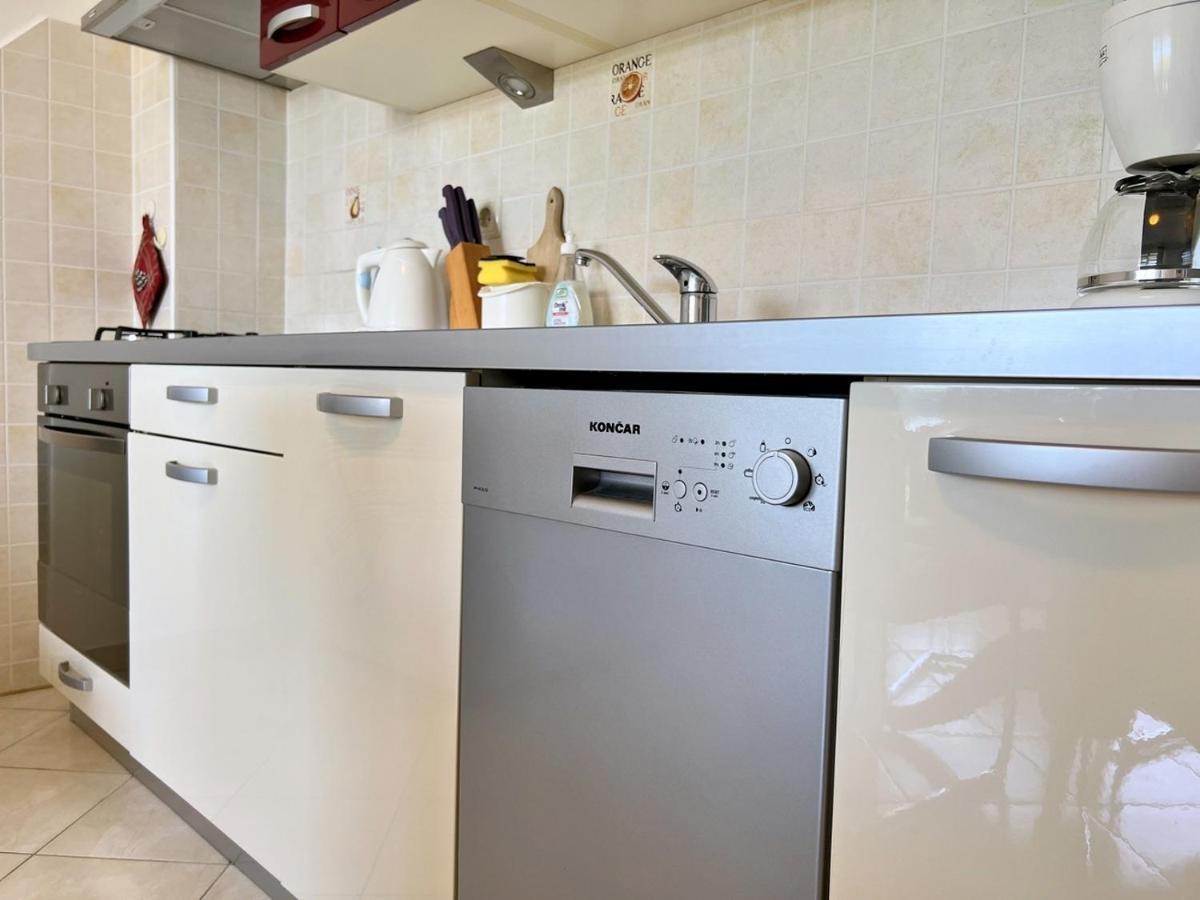 Miramar Apartments Banjol المظهر الخارجي الصورة