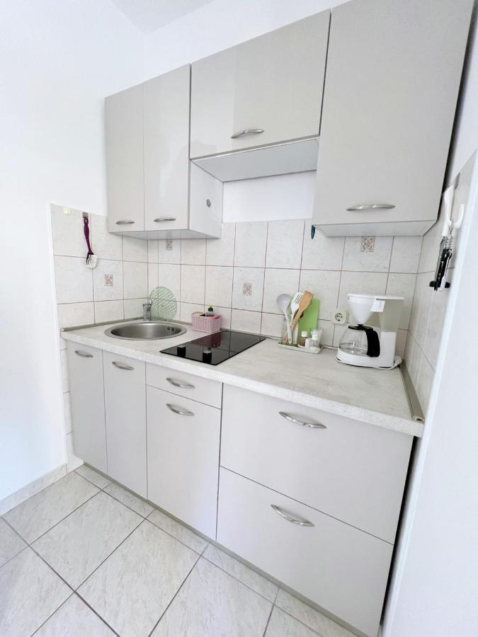 Miramar Apartments Banjol المظهر الخارجي الصورة