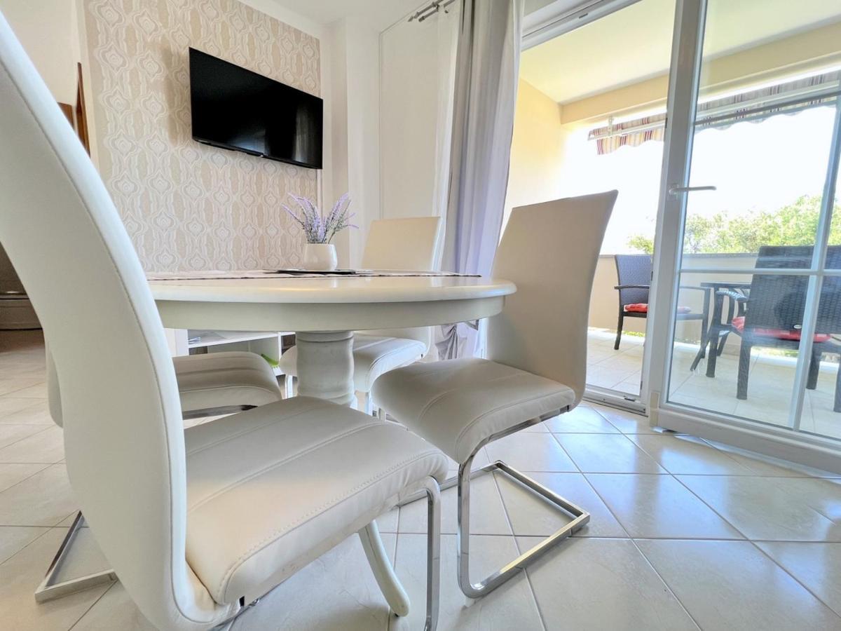 Miramar Apartments Banjol المظهر الخارجي الصورة