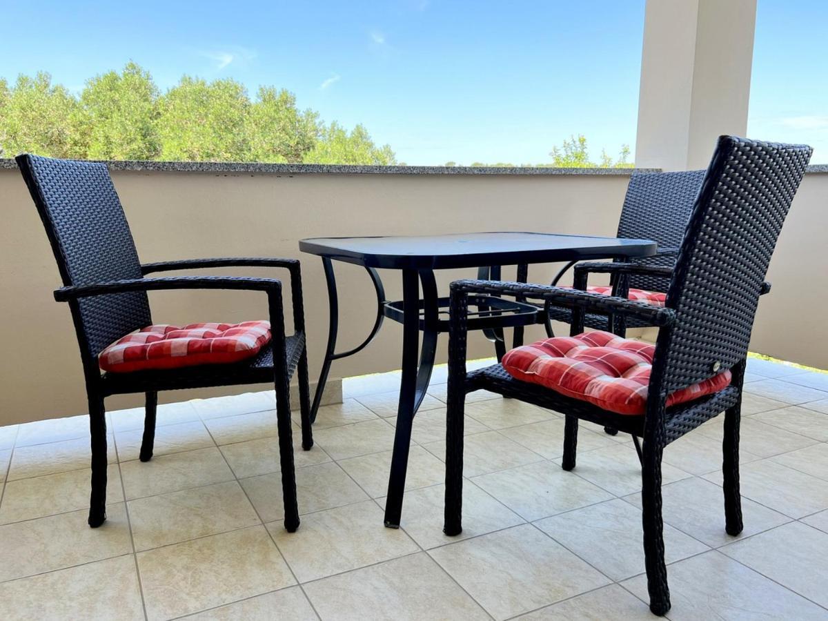 Miramar Apartments Banjol المظهر الخارجي الصورة