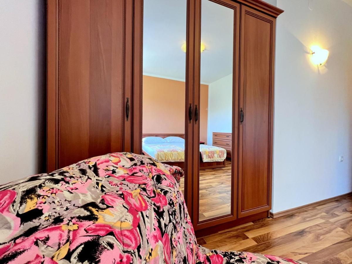 Miramar Apartments Banjol المظهر الخارجي الصورة