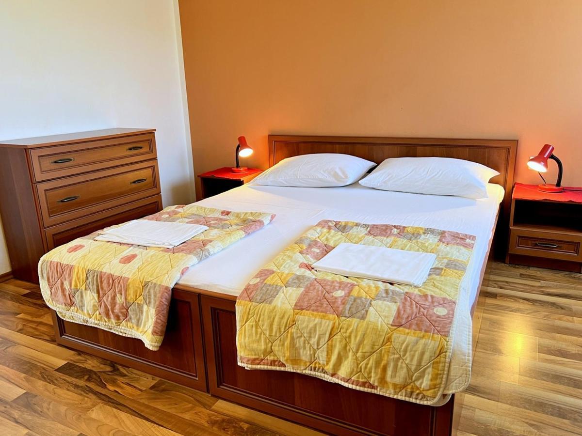 Miramar Apartments Banjol المظهر الخارجي الصورة