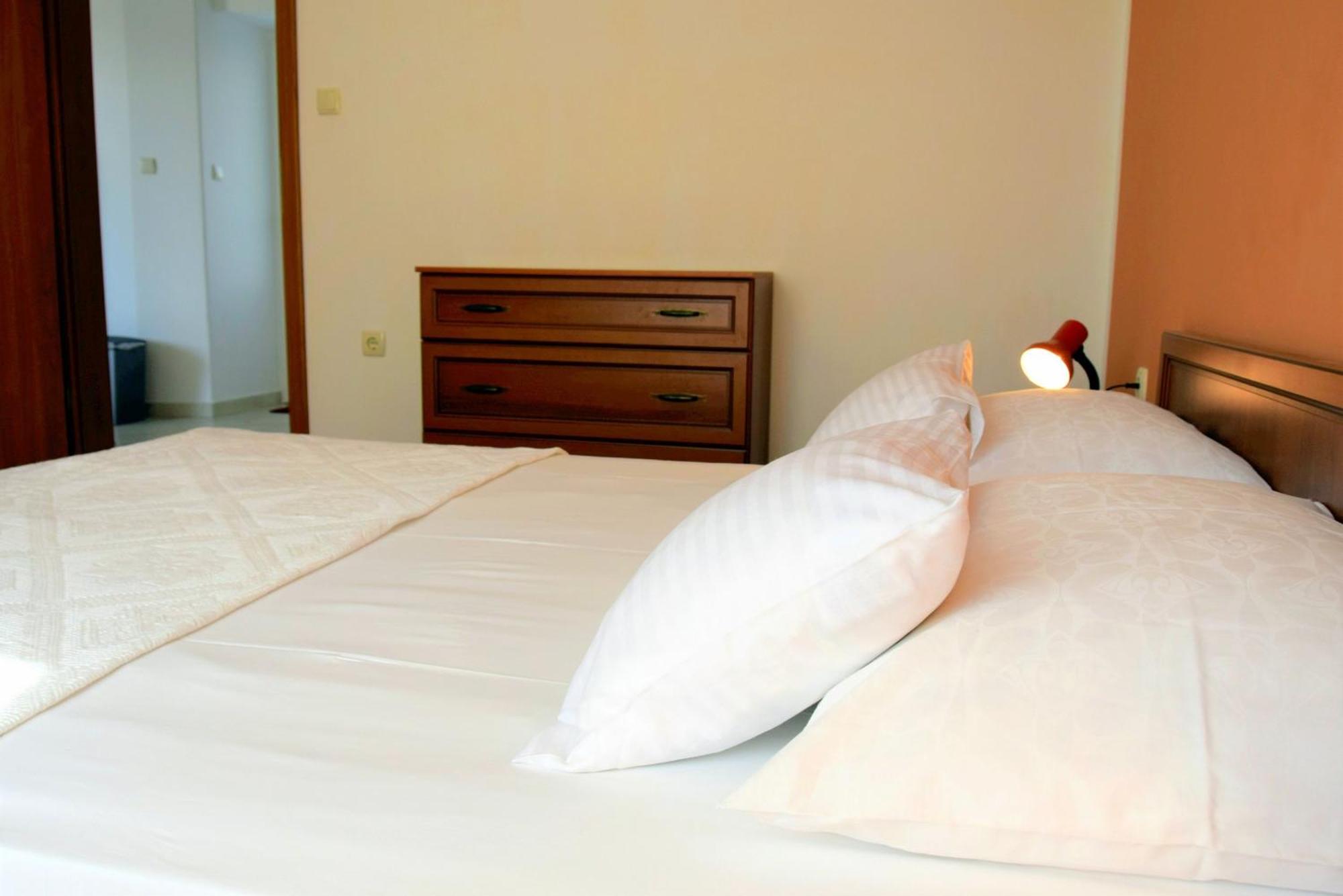 Miramar Apartments Banjol المظهر الخارجي الصورة