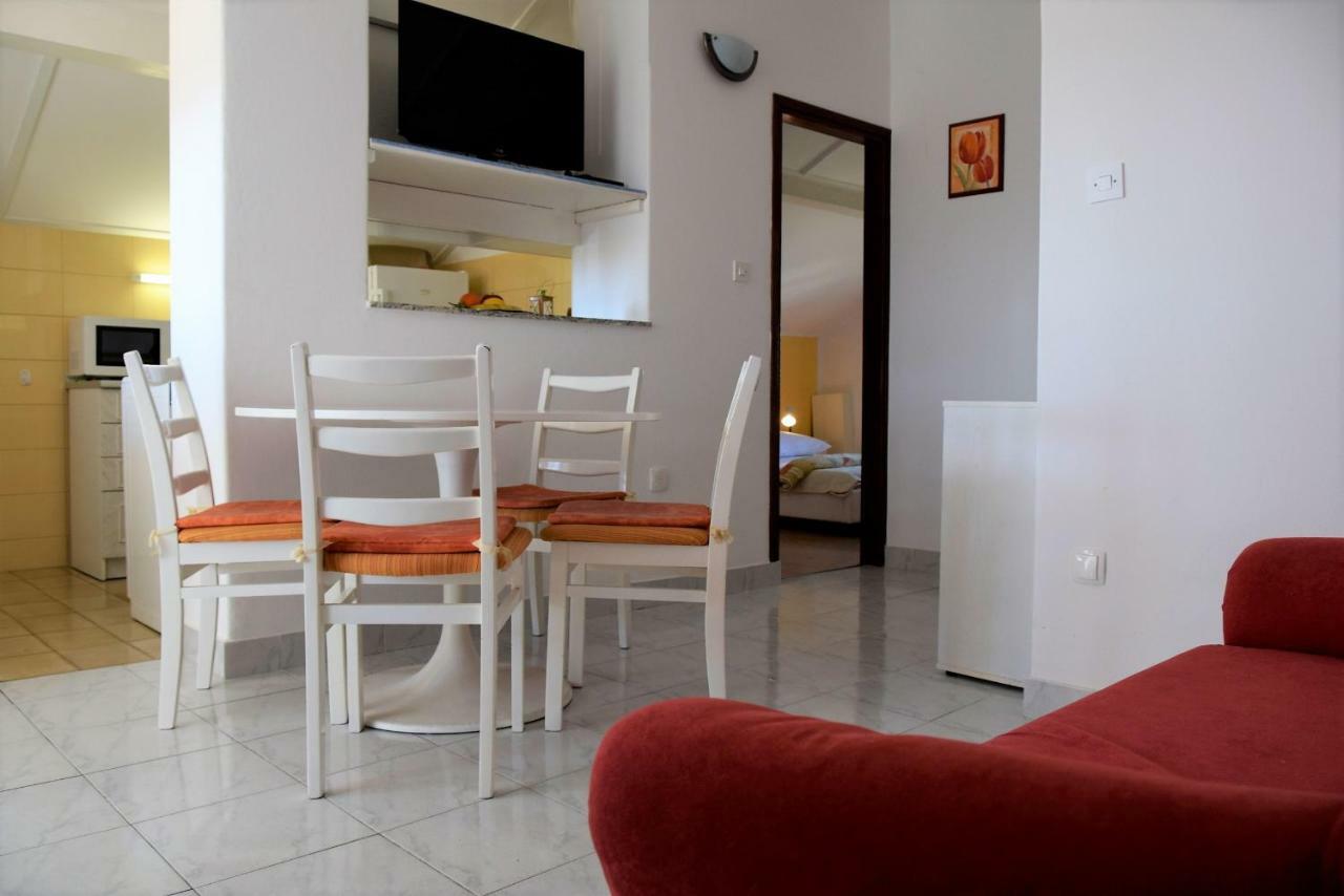 Miramar Apartments Banjol المظهر الخارجي الصورة
