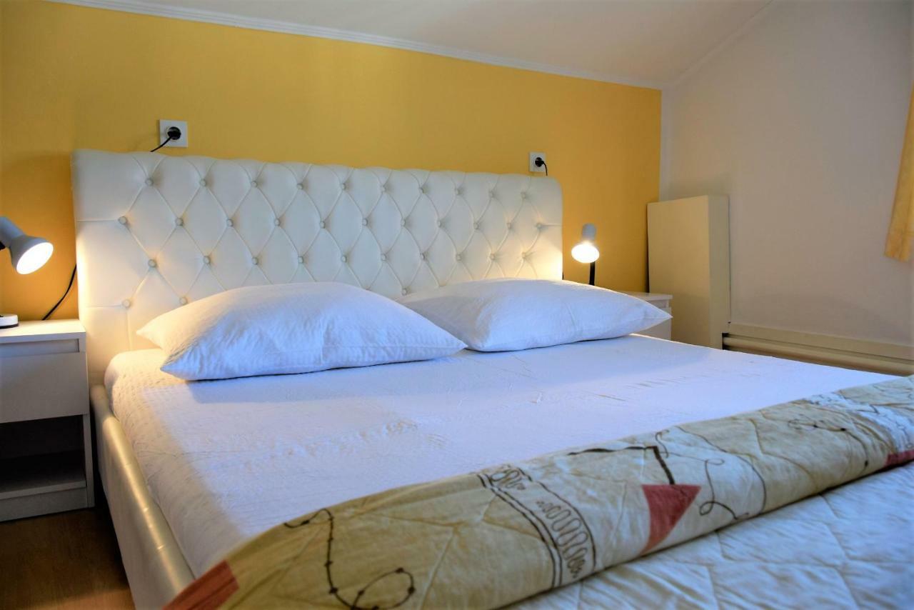 Miramar Apartments Banjol المظهر الخارجي الصورة