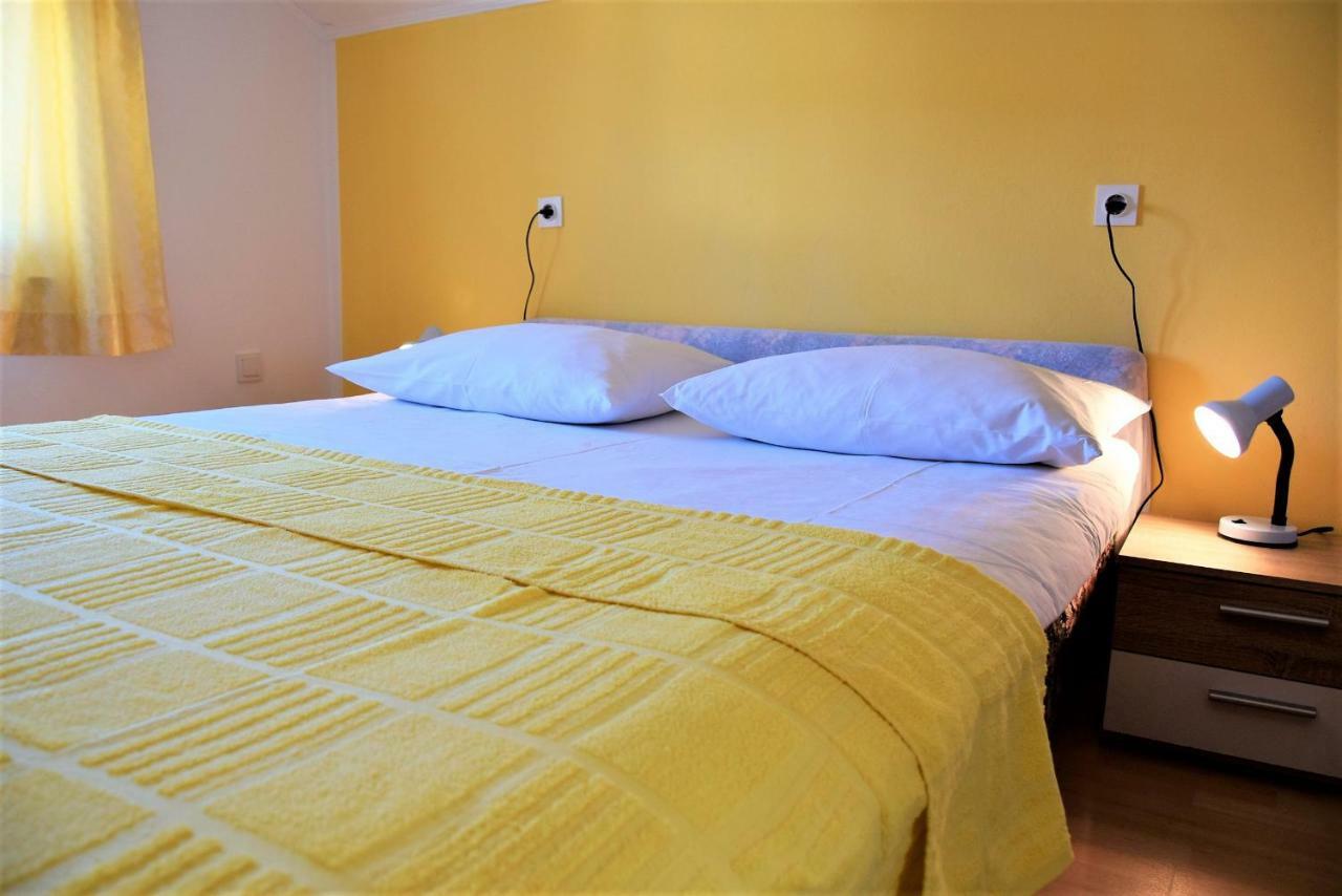 Miramar Apartments Banjol المظهر الخارجي الصورة