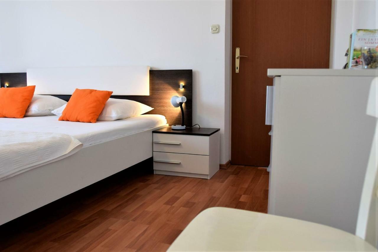 Miramar Apartments Banjol المظهر الخارجي الصورة